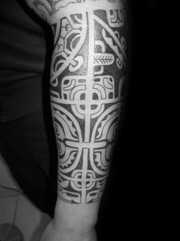 tatuaje tribal en antebrazo 77