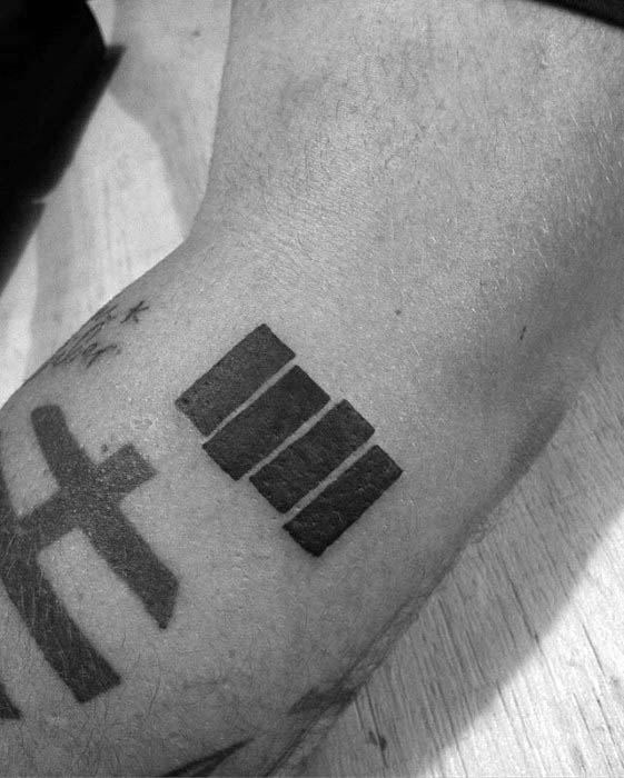 tatuaje bandera negra 27