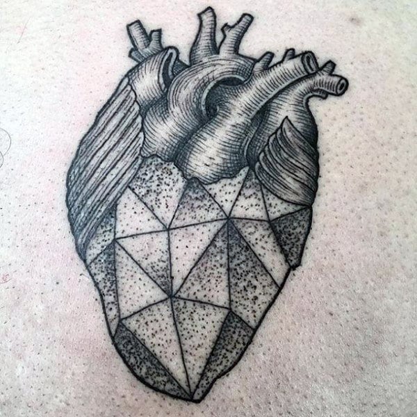 tatuaje corazon geometrico 43