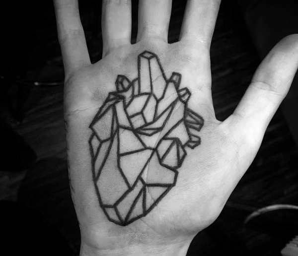 tatuaje corazon geometrico 49