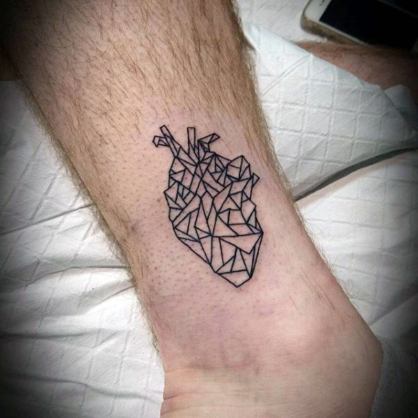 tatuaje corazon geometrico 75