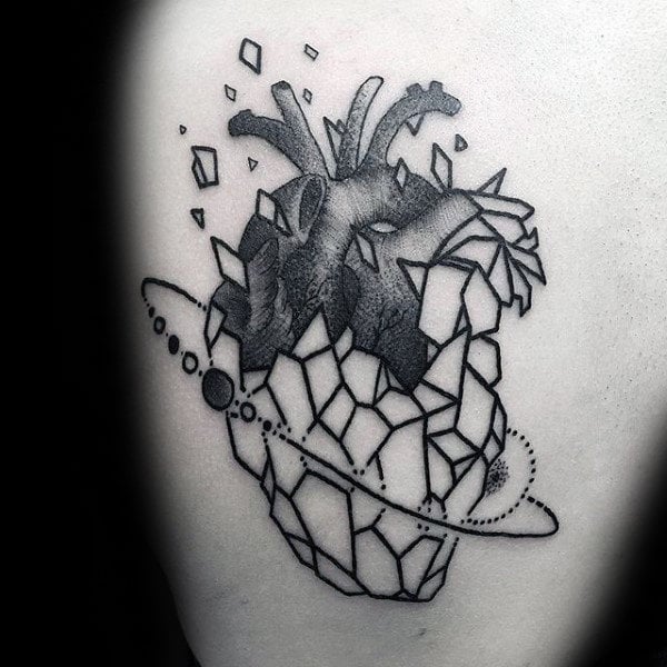 tatuaje corazon geometrico 77