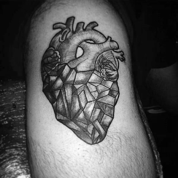 tatuaje corazon geometrico 87