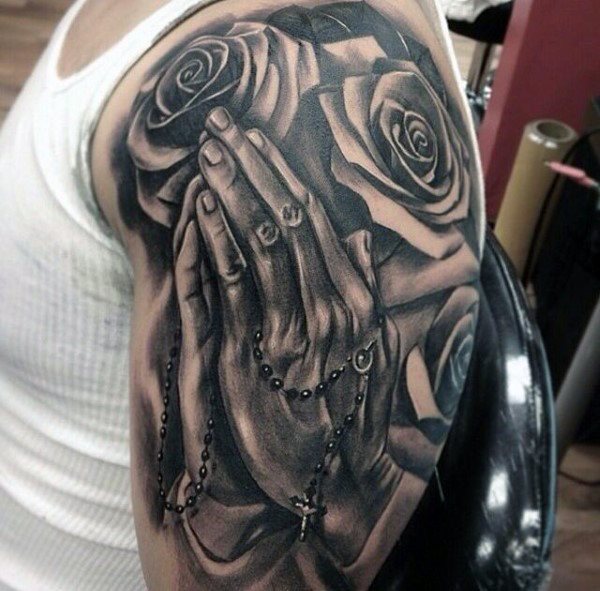 tatuaje manos rezando 101