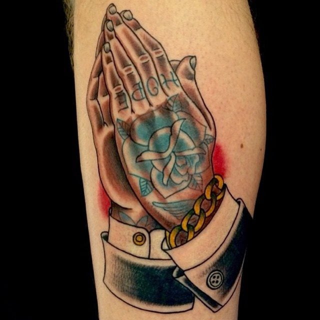tatuaje manos rezando 197