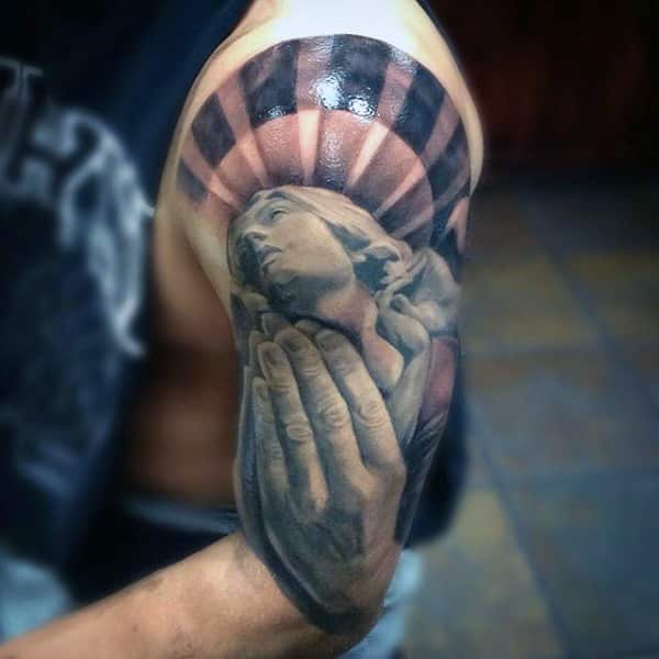 tatuaje manos rezando 393