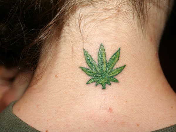 tatuaje marihuana cannabis 07