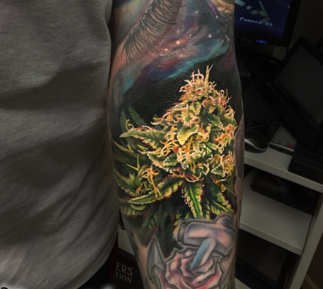 tatuaje marihuana cannabis 131