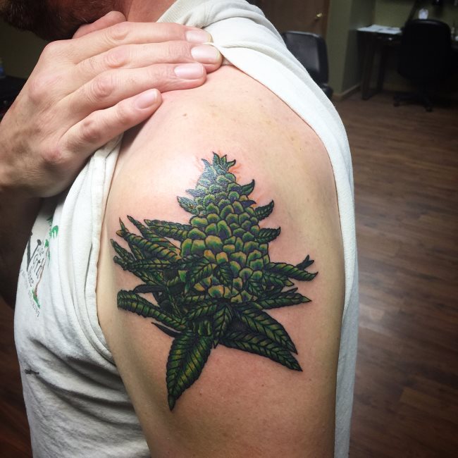 tatuaje marihuana cannabis 39