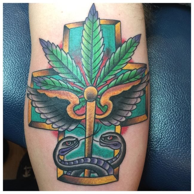 tatuaje marihuana cannabis 43