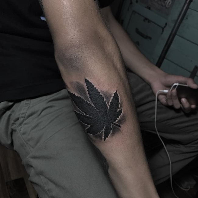 tatuaje marihuana cannabis 45