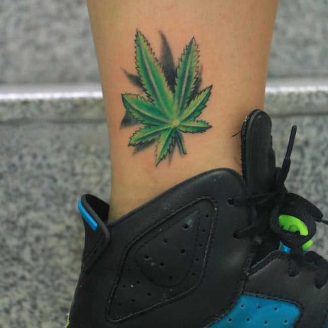 tatuaje marihuana cannabis 69