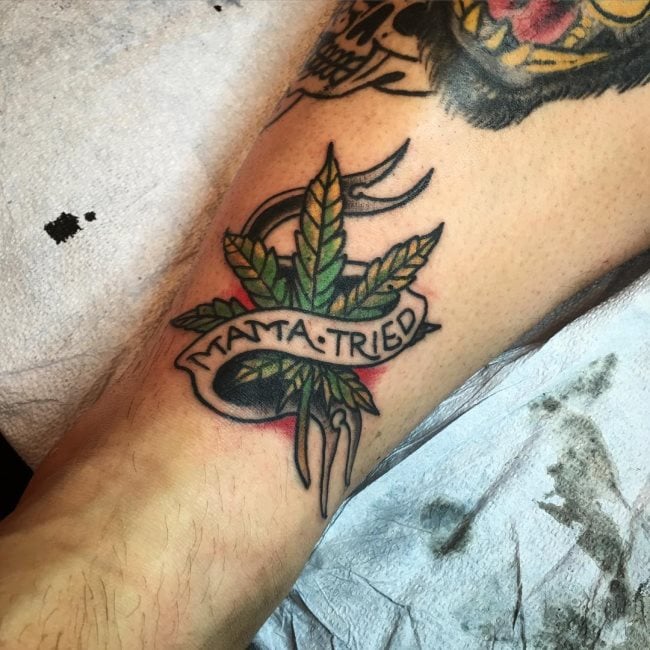 tatuaje marihuana cannabis 81