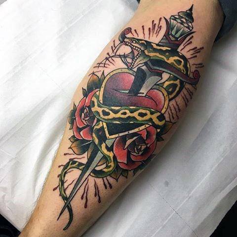 tatuaje serpiente y daga 07
