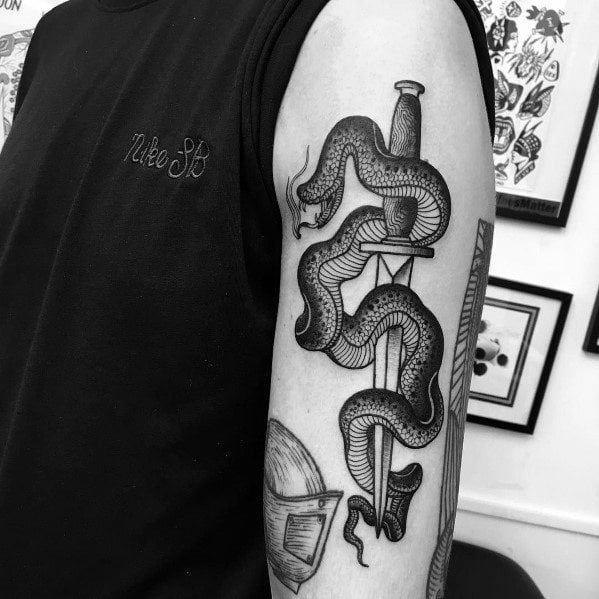 tatuaje serpiente y daga 09