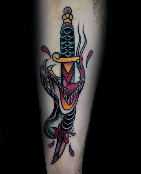 tatuaje serpiente y daga 39
