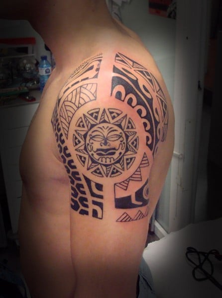 tatuaje sol tribal 23