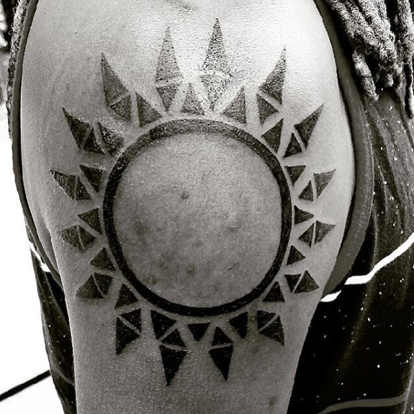 tatuaje sol tribal 53
