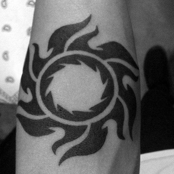 tatuaje sol tribal 91