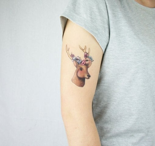 tatuaje ciervo mujer 117