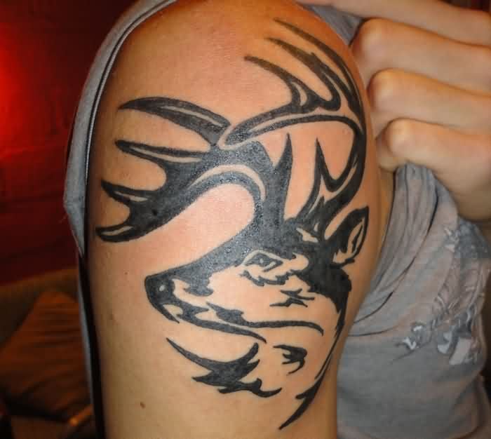 tatuaje ciervo mujer 25