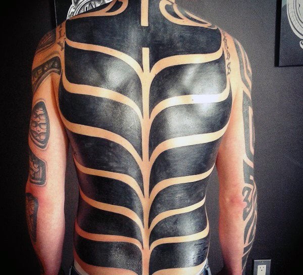 tatuaje tribal espalda 03