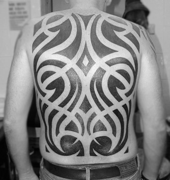 tatuaje tribal espalda 33