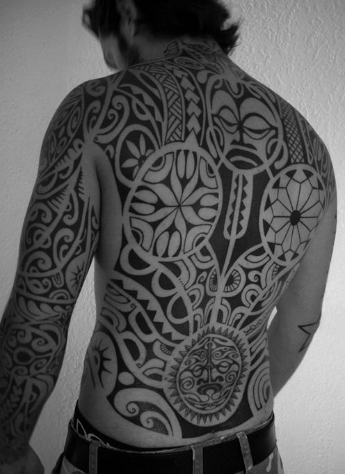 tatuaje tribal espalda 35
