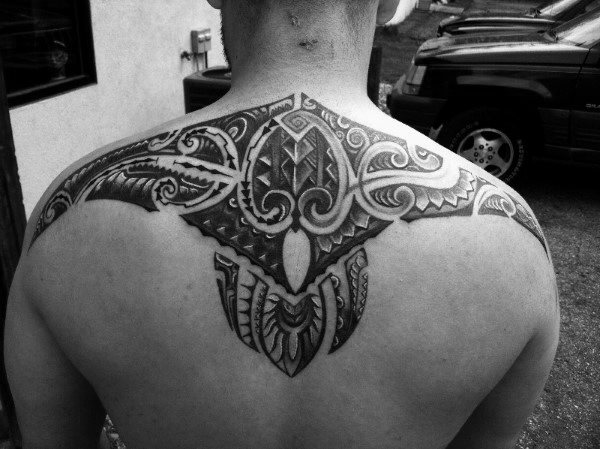 tatuaje tribal espalda 81